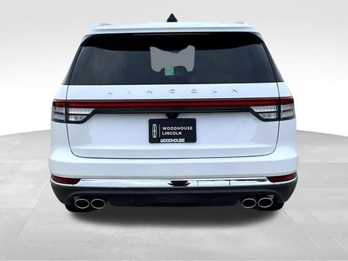 Pristine White Metallic Tri-Coat 2026 Lincoln Aviator Premiere