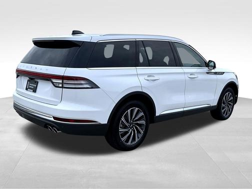 Pristine White Metallic Tri-Coat 2026 Lincoln Aviator Premiere