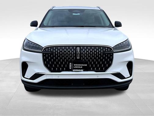 Pristine White Metallic Tri-Coat 2026 Lincoln Aviator Premiere