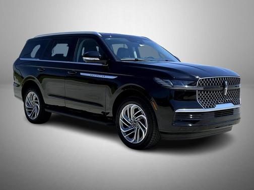 Infinite Black Metallic Clearcoat 2026 Lincoln Navigator Premiere