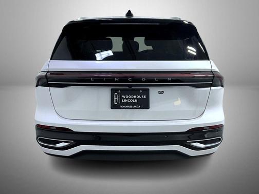 White Platinum Metallic Tri-Coat 2026 Lincoln Nautilus Reserve