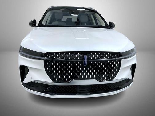 White Platinum Metallic Tri-Coat 2026 Lincoln Nautilus Reserve
