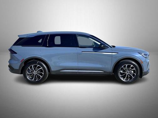 Whisper Blue Metallic Clearcoat 2026 Lincoln Nautilus Premiere