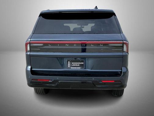 Flight Blue Metallic Clearcoat 2026 Lincoln Navigator Reserve