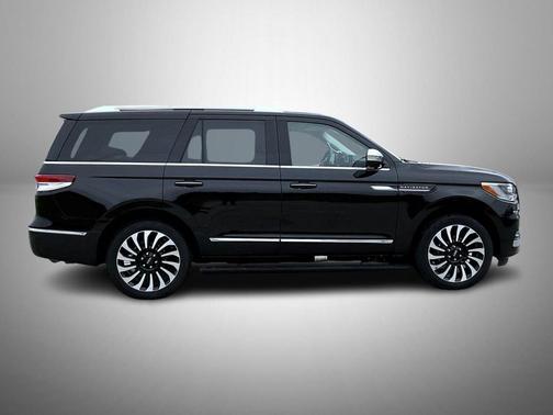 Infinite Black Metallic Clearcoat 2024 Lincoln Navigator Black Label