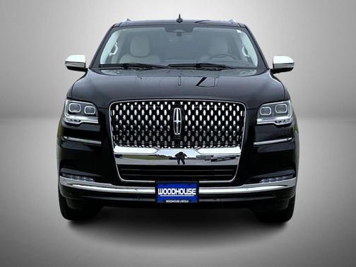 Infinite Black Metallic Clearcoat 2024 Lincoln Navigator Black Label