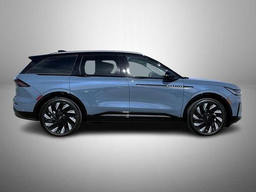 Whisper Blue Metallic Clearcoat 2026 Lincoln Nautilus Reserve