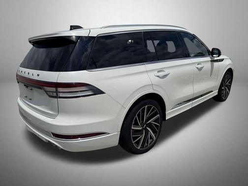 Pristine White Metallic Tri-Coat 2025 Lincoln Aviator Black Label AWD