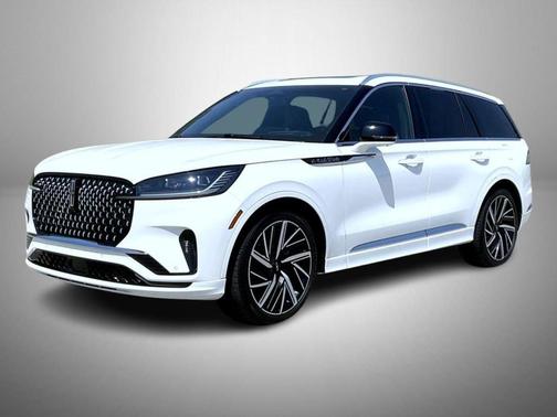 Pristine White Metallic Tri-Coat 2025 Lincoln Aviator Black Label AWD