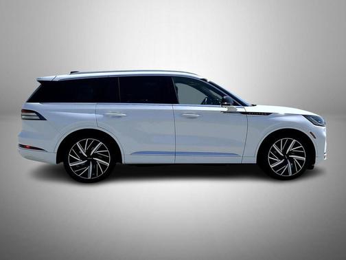Pristine White Metallic Tri-Coat 2025 Lincoln Aviator Black Label AWD