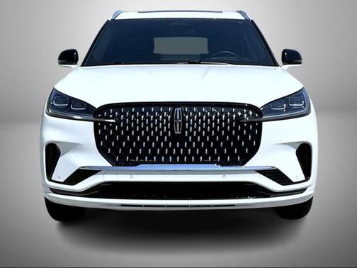 Pristine White Metallic Tri-Coat 2025 Lincoln Aviator Black Label AWD