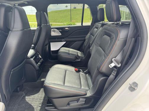 Pristine White Metallic Tri-Coat 2025 Lincoln Aviator Black Label AWD