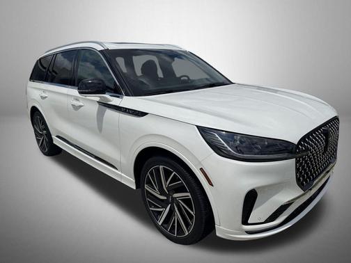 Pristine White Metallic Tri-Coat 2025 Lincoln Aviator Black Label AWD
