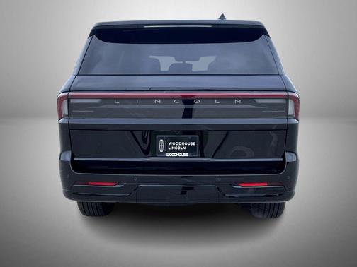 Infinite Black Metallic Clearcoat 2026 Lincoln Navigator Reserve