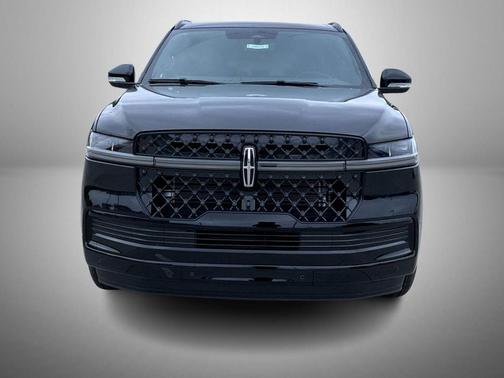 Infinite Black Metallic Clearcoat 2026 Lincoln Navigator Reserve