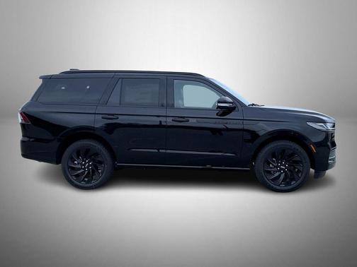 Infinite Black Metallic Clearcoat 2026 Lincoln Navigator Reserve