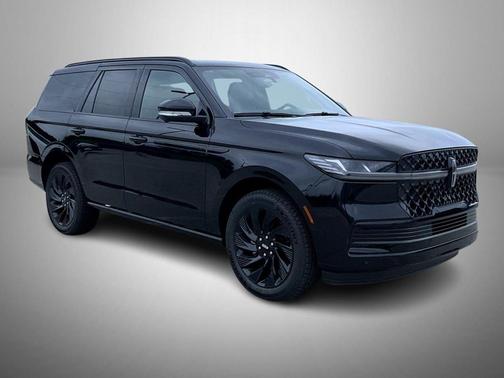 Infinite Black Metallic Clearcoat 2026 Lincoln Navigator Reserve