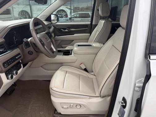 White Frost Tricoat 2021 GMC Yukon Denali