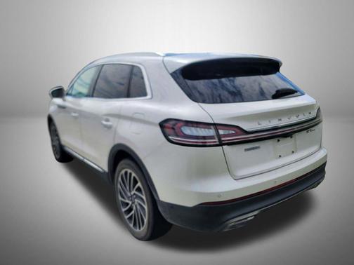 White Platinum 2019 Lincoln Nautilus Reserve