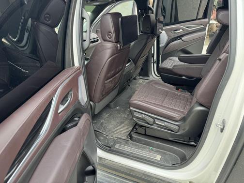Crystal White Tricoat 2024 Cadillac Escalade ESV V-Series