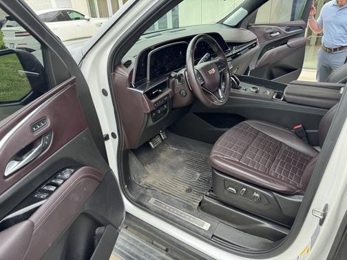 Crystal White Tricoat 2024 Cadillac Escalade ESV V-Series