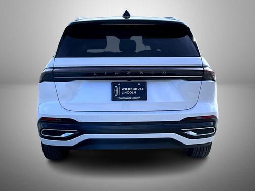 White Platinum Metallic Tri-Coat 2026 Lincoln Nautilus Reserve