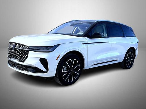 White Platinum Metallic Tri-Coat 2026 Lincoln Nautilus Reserve