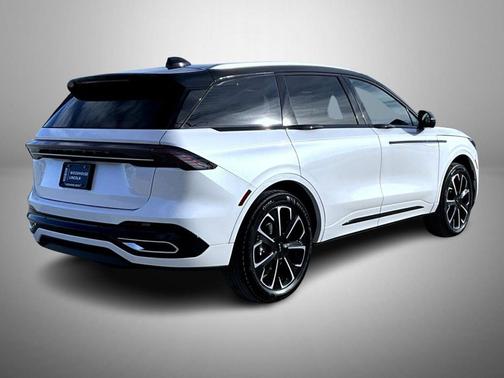 White Platinum Metallic Tri-Coat 2026 Lincoln Nautilus Reserve