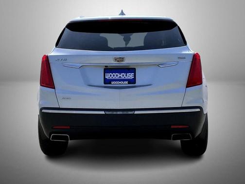 Radiant Silver Metallic 2017 Cadillac XT5 Luxury
