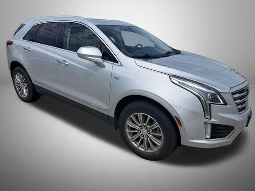 Radiant Silver Metallic 2017 Cadillac XT5 Luxury