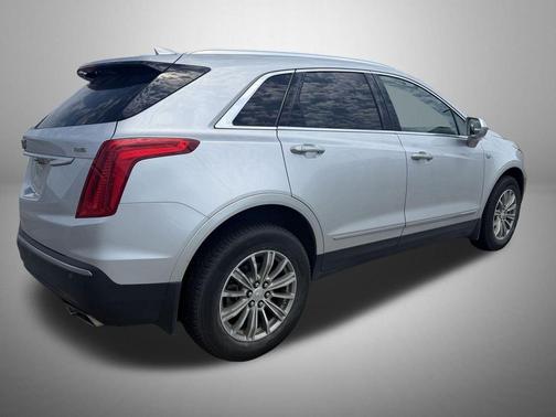 Radiant Silver Metallic 2017 Cadillac XT5 Luxury