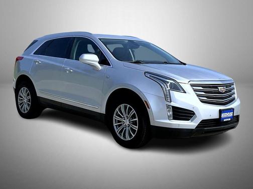 Radiant Silver Metallic 2017 Cadillac XT5 Luxury