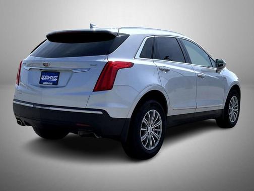 Radiant Silver Metallic 2017 Cadillac XT5 Luxury