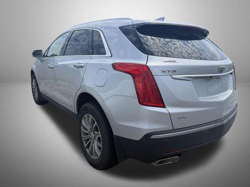 Radiant Silver Metallic 2017 Cadillac XT5 Luxury