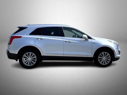 Radiant Silver Metallic 2017 Cadillac XT5 Luxury