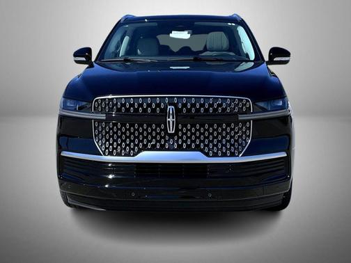 Infinite Black Metallic Clearcoat 2026 Lincoln Navigator Reserve