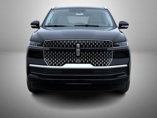 Infinite Black Metallic Clearcoat 2026 Lincoln Navigator Reserve
