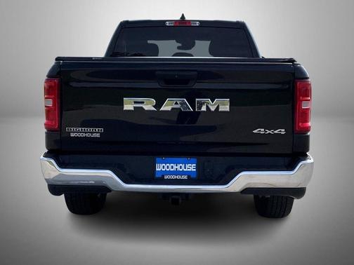 Diamond Black Crystal Pearlcoat 2025 RAM 1500 Big Horn/Lone Star
