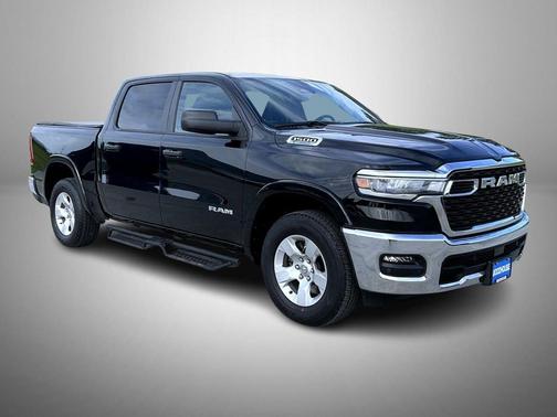 Diamond Black Crystal Pearlcoat 2025 RAM 1500 Big Horn/Lone Star