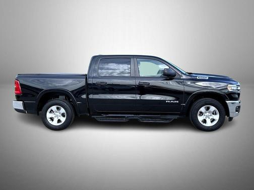 Diamond Black Crystal Pearlcoat 2025 RAM 1500 Big Horn/Lone Star