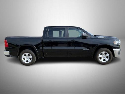 Diamond Black Crystal Pearlcoat 2025 RAM 1500 Big Horn/Lone Star