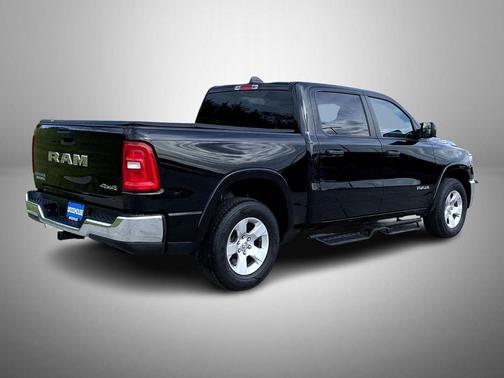 Diamond Black Crystal Pearlcoat 2025 RAM 1500 Big Horn/Lone Star