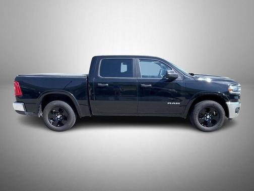 Diamond Black Crystal Pearlcoat 2025 RAM 1500 Big Horn/Lone Star