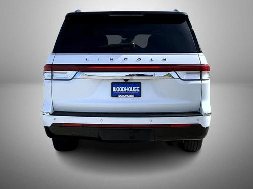 Pristine White Metallic Tri-Coat 2022 Lincoln Navigator Black Label