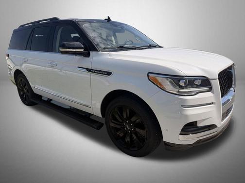 Pristine White Metallic Tri-Coat 2022 Lincoln Navigator Black Label