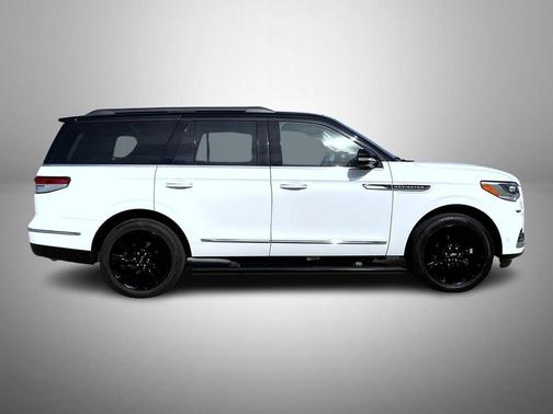 Pristine White Metallic Tri-Coat 2022 Lincoln Navigator Black Label