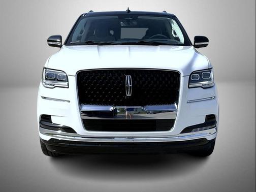 Pristine White Metallic Tri-Coat 2022 Lincoln Navigator Black Label