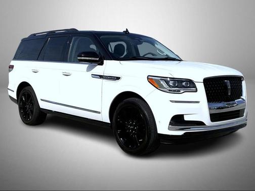 Pristine White Metallic Tri-Coat 2022 Lincoln Navigator Black Label
