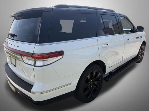 Pristine White Metallic Tri-Coat 2022 Lincoln Navigator Black Label