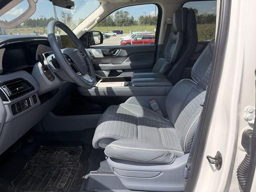 Pristine White Metallic Tri-Coat 2022 Lincoln Navigator Black Label